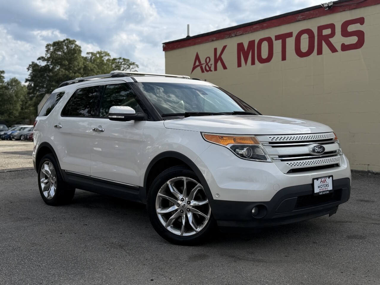 Used 2014 Ford Explorer Limited w/ Equipment Group 302A AWD/4WD image 1