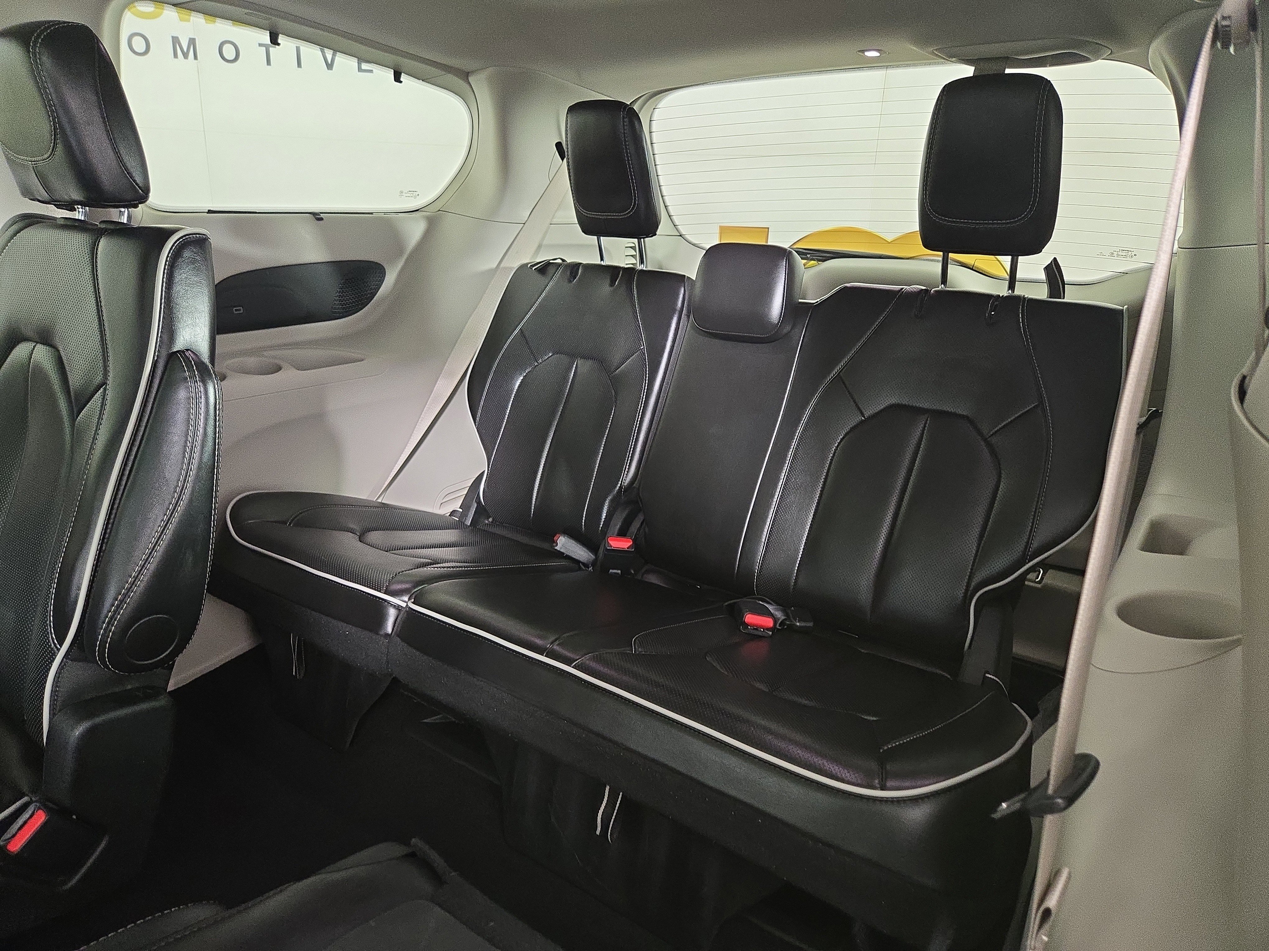 Used 2024 Chrysler Pacifica Limited image 13