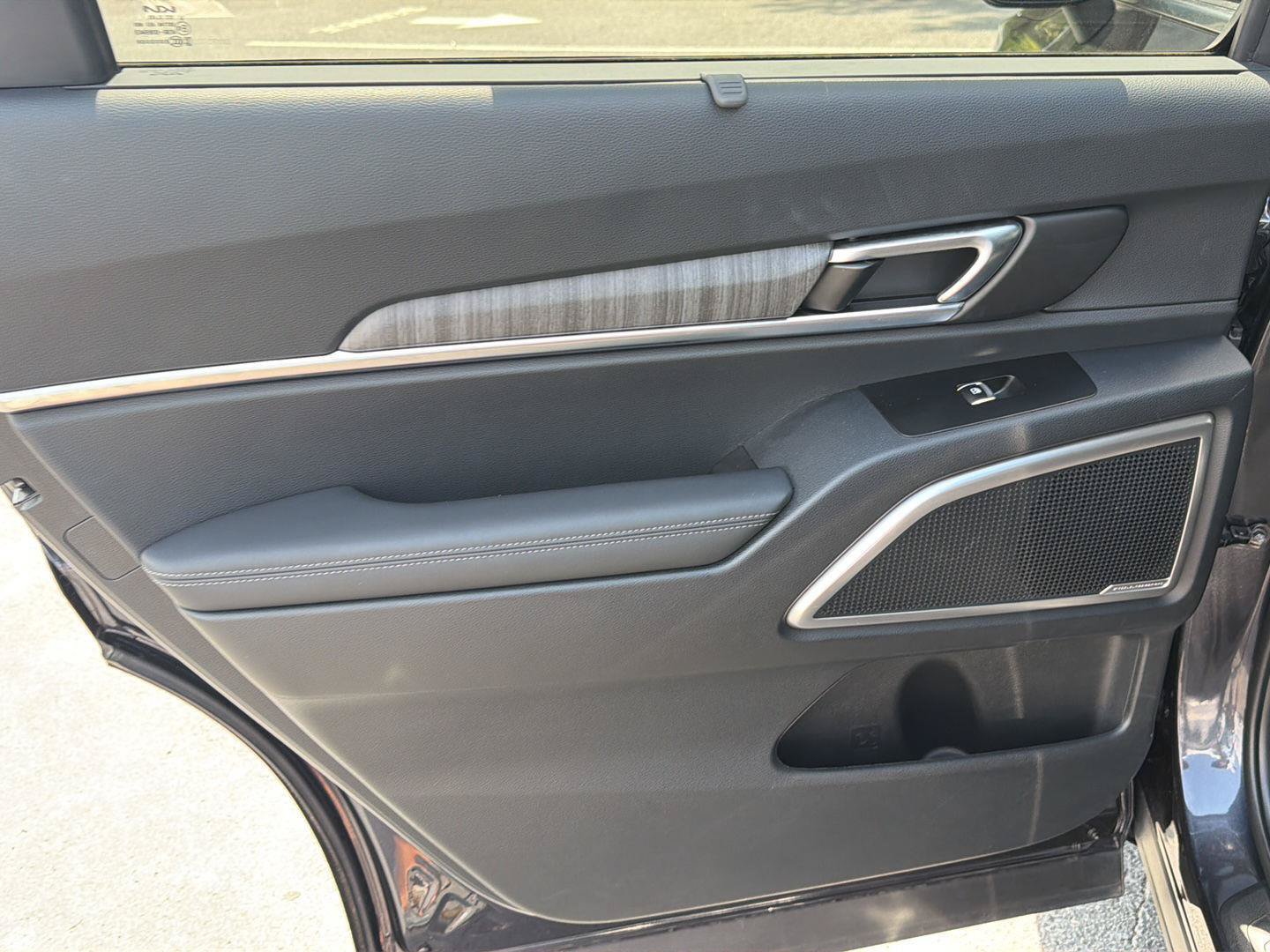 Used 2025 Kia Telluride EX FWD image 18