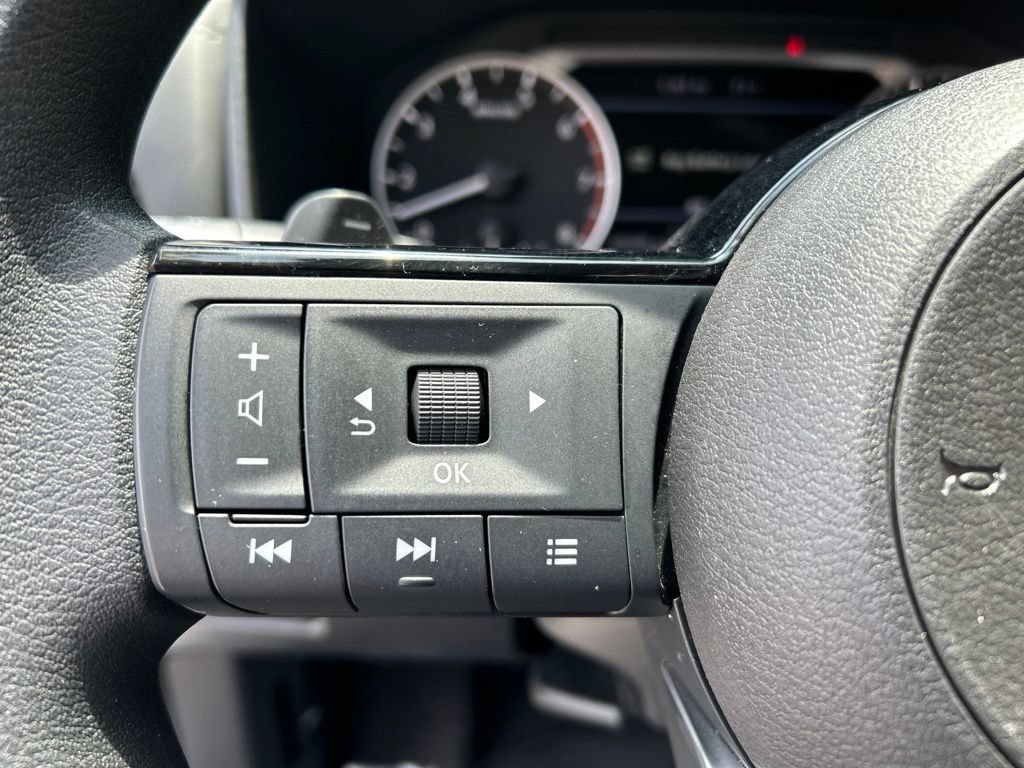Used 2023 Nissan Rogue SV AWD/4WD image 17