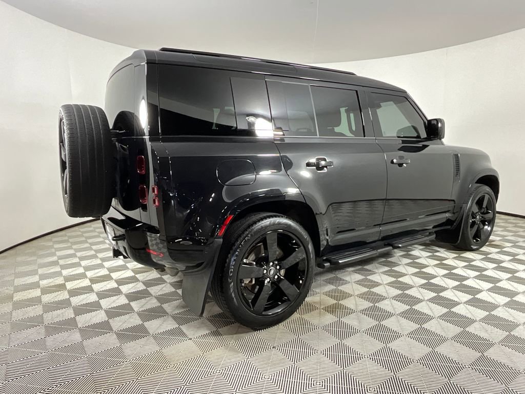 Certified 2024 Land Rover Defender 110 X-Dynamic SE AWD/4WD image 4