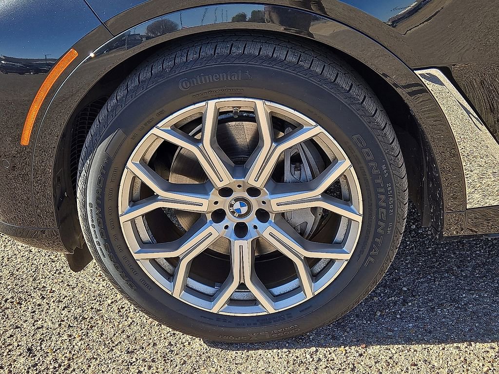 Used 2023 BMW X7 xDrive40i image 11