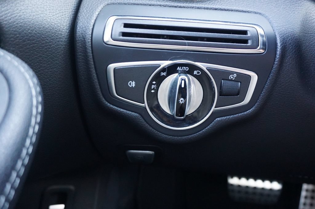 Used 2016 Mercedes-Benz C 300 Sedan image 4