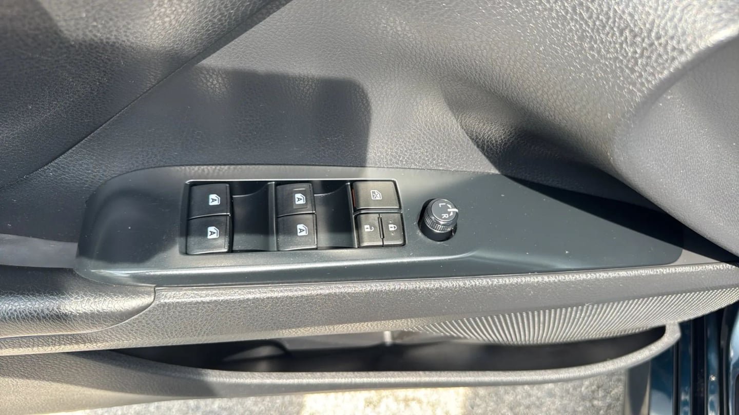 Used 2020 Toyota Camry LE FWD image 10
