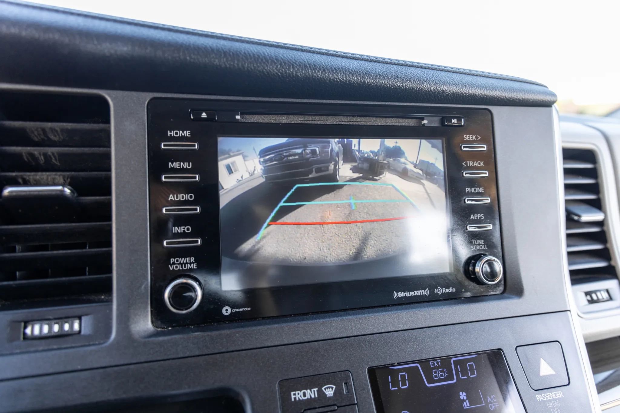 Used 2018 Toyota Sienna XLE image 22