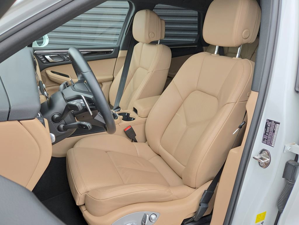 Certified 2023 Porsche Macan S image 5