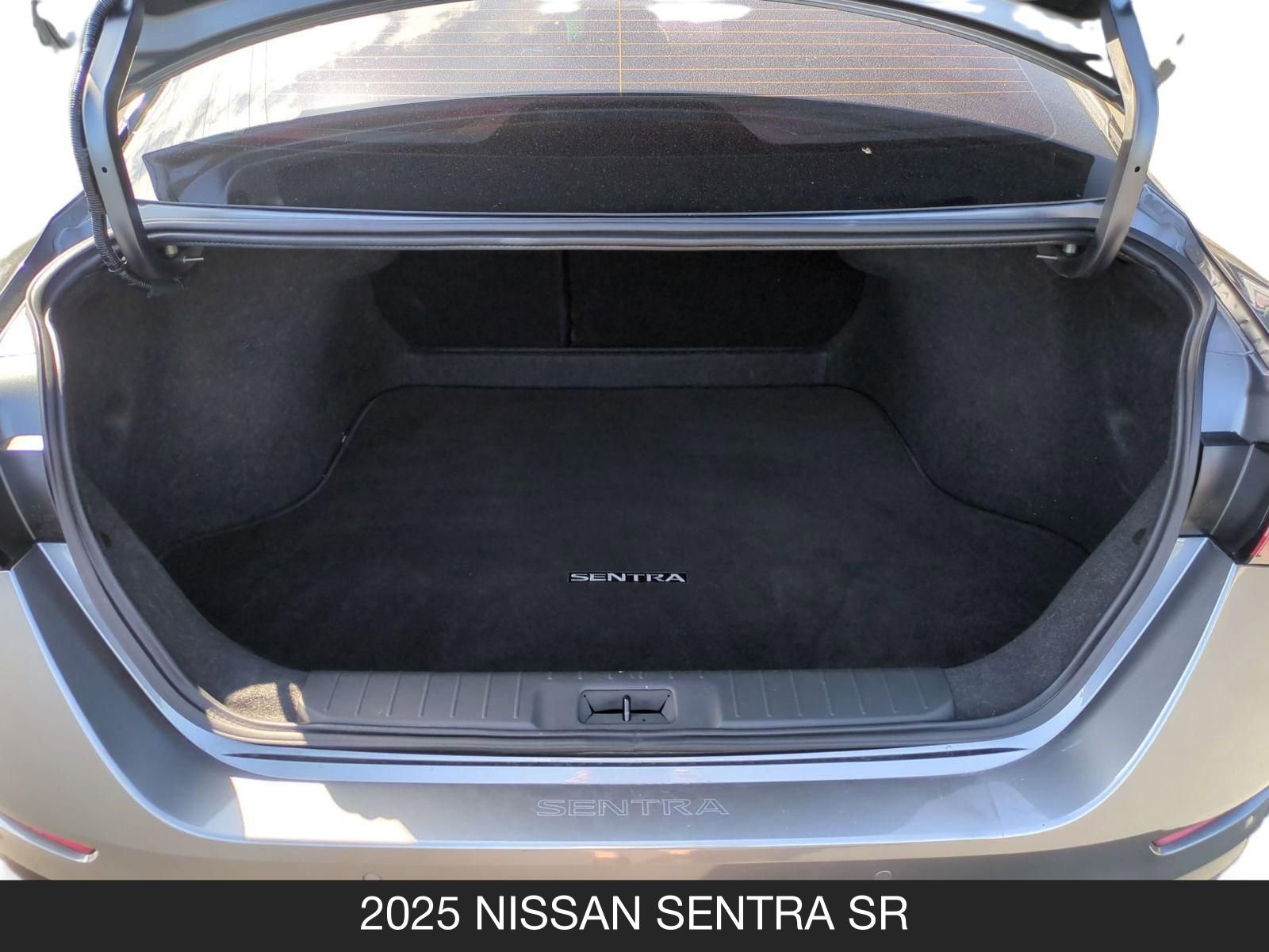 Used 2025 Nissan Sentra SR FWD image 24