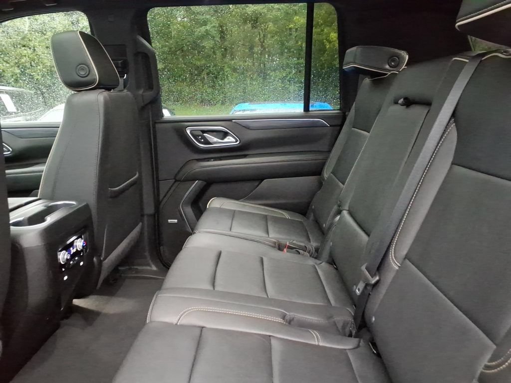 Certified 2024 GMC Yukon XL SLT w/ SLT Premium Package AWD/4WD image 13