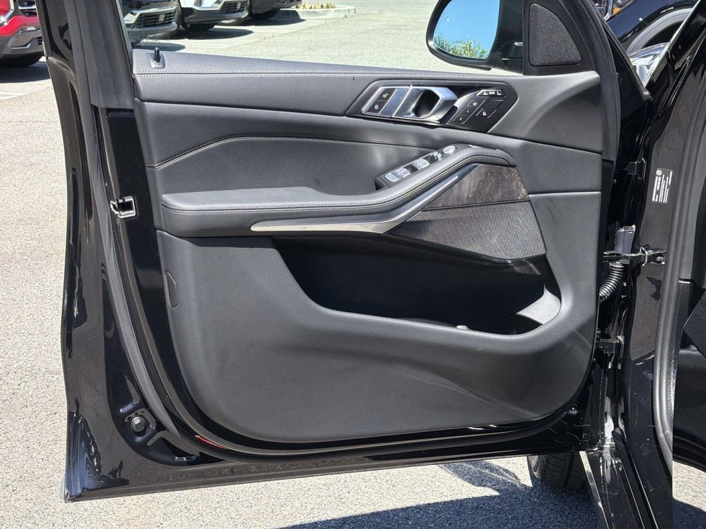 Used 2025 BMW X7 xDrive40i w/ Climate Comfort Package image 20