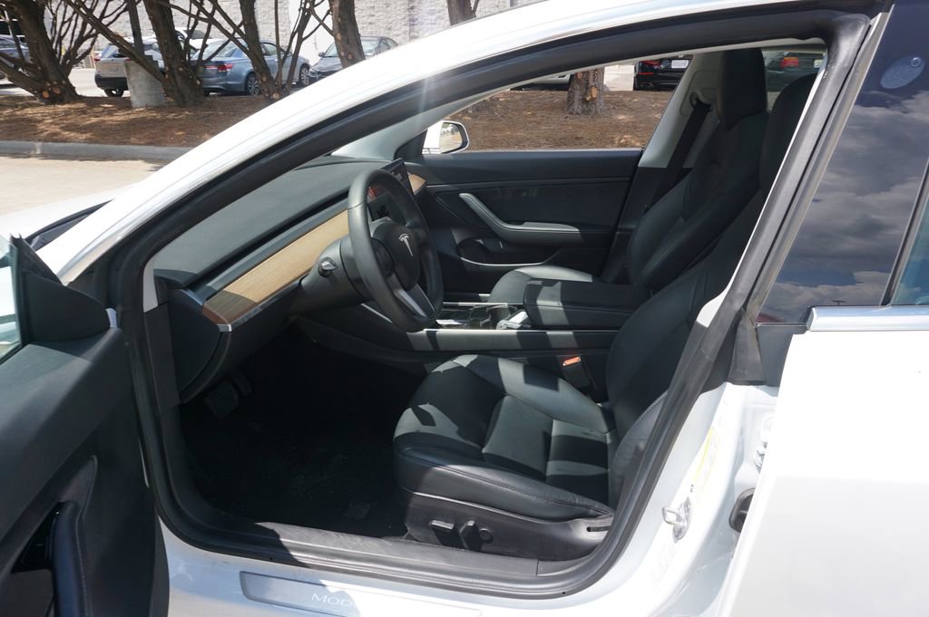 Used 2020 Tesla Model 3 Standard Range Plus RWD image 2
