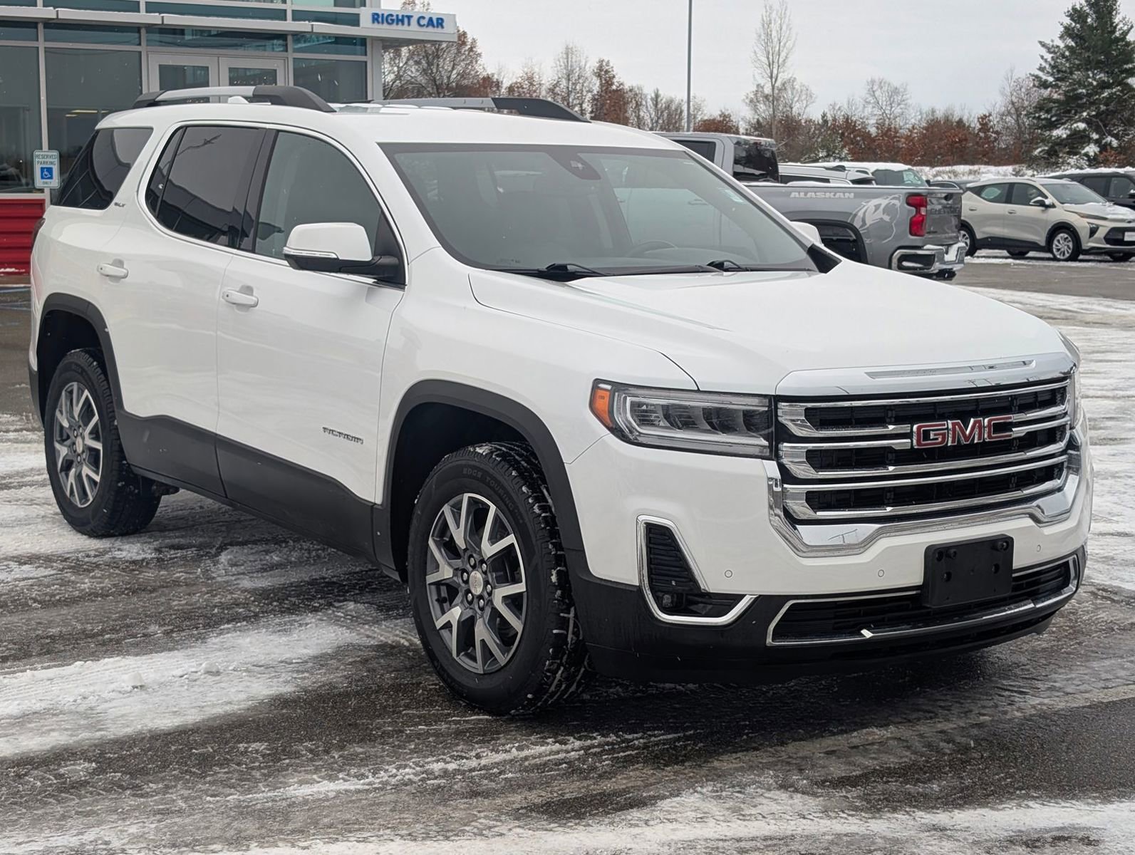 Used 2023 GMC Acadia SLT image 3