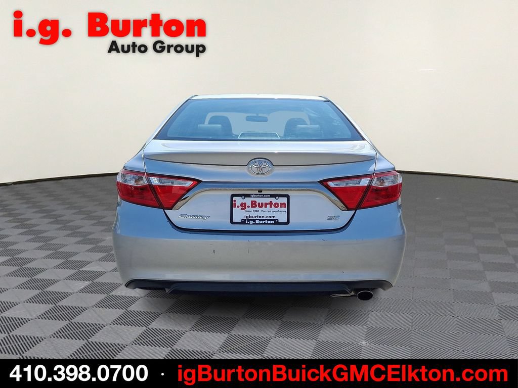 Used 2015 Toyota Camry SE FWD image 5