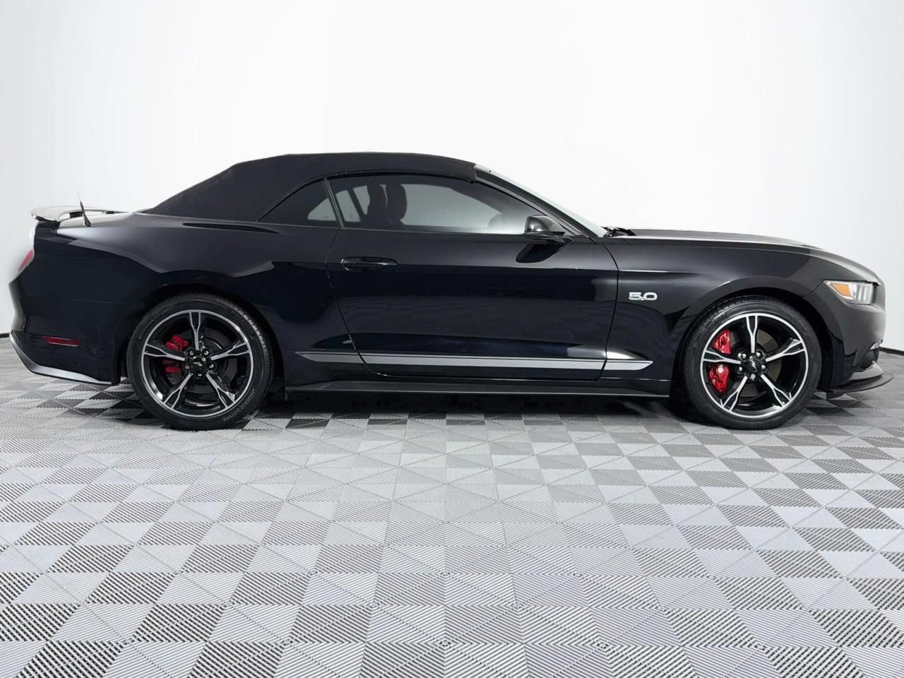 Used 2017 Ford Mustang GT Premium w/ Equipment Group 401A RWD image 28