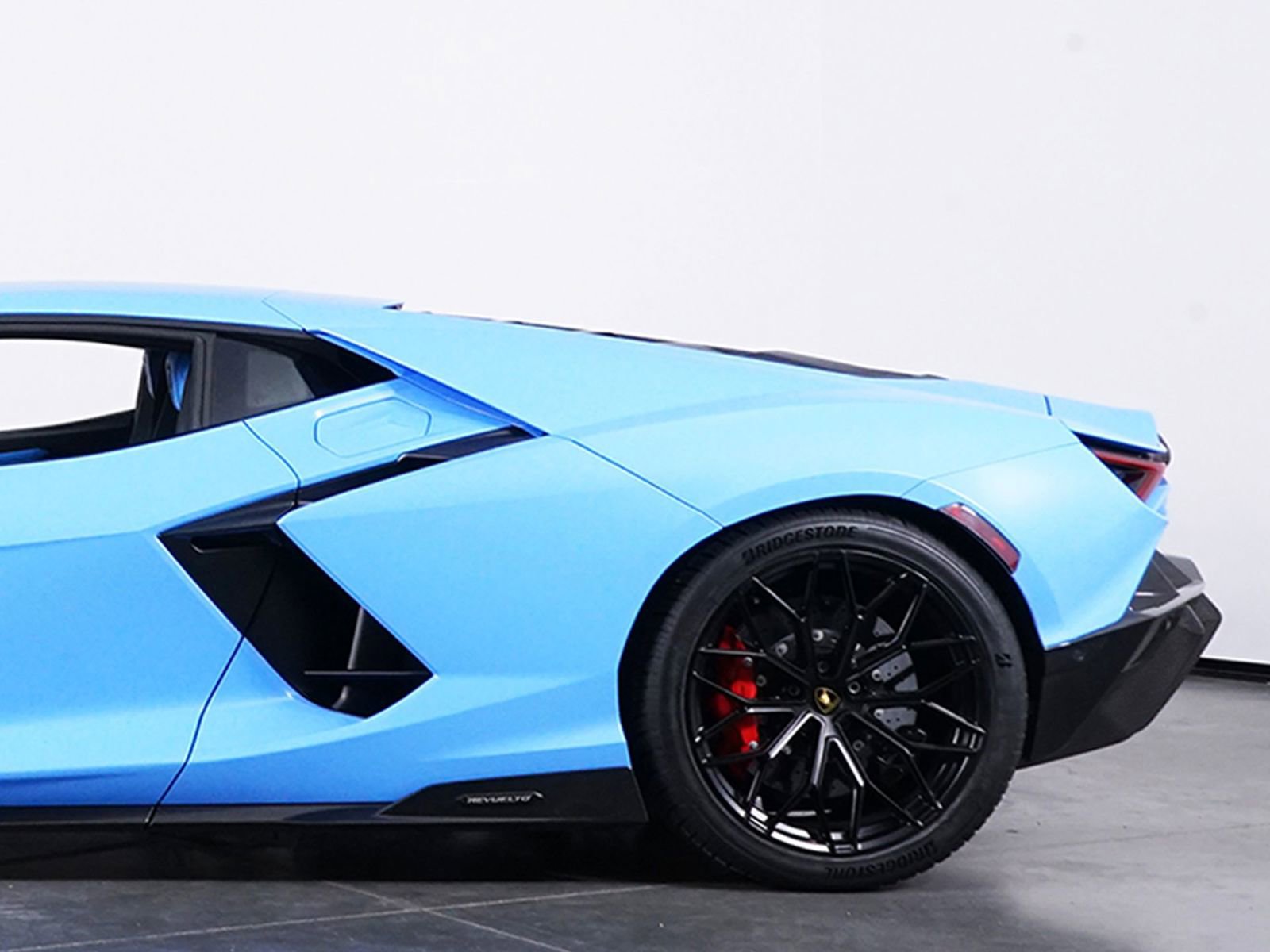 Used 2024 Lamborghini Revuelto AWD/4WD image 13