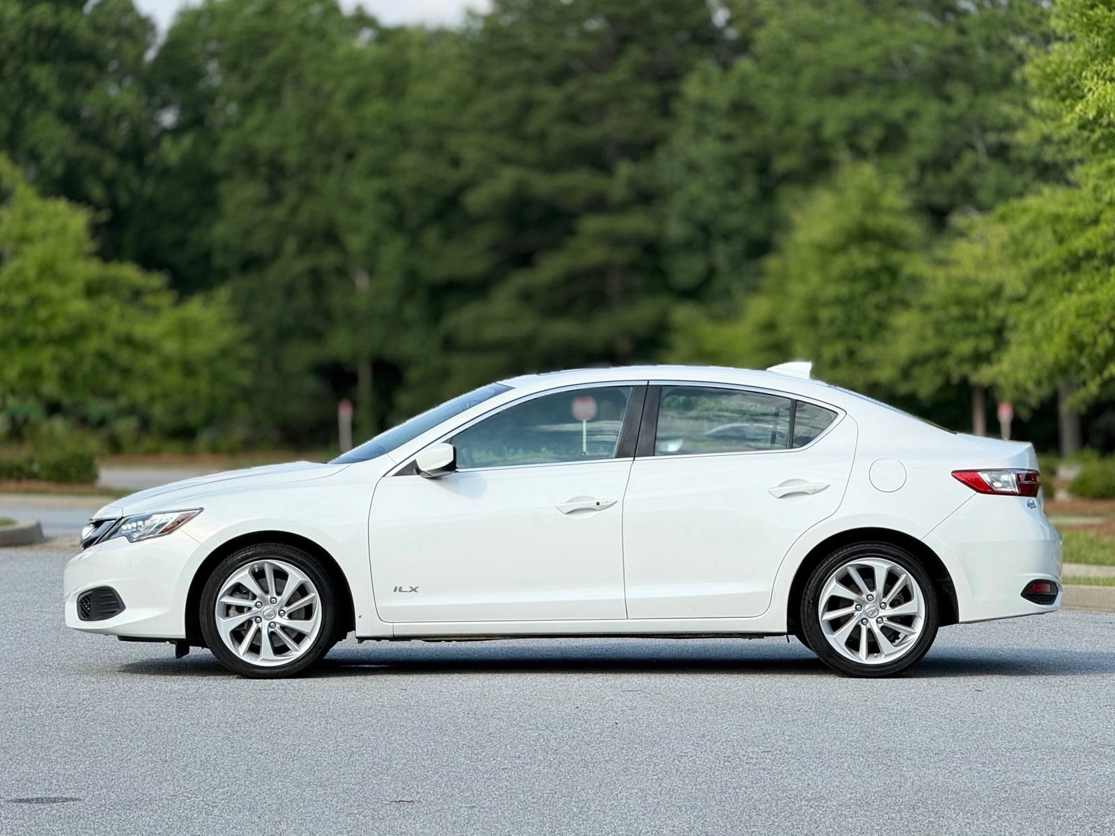 Used 2017 Acura ILX FWD image 9