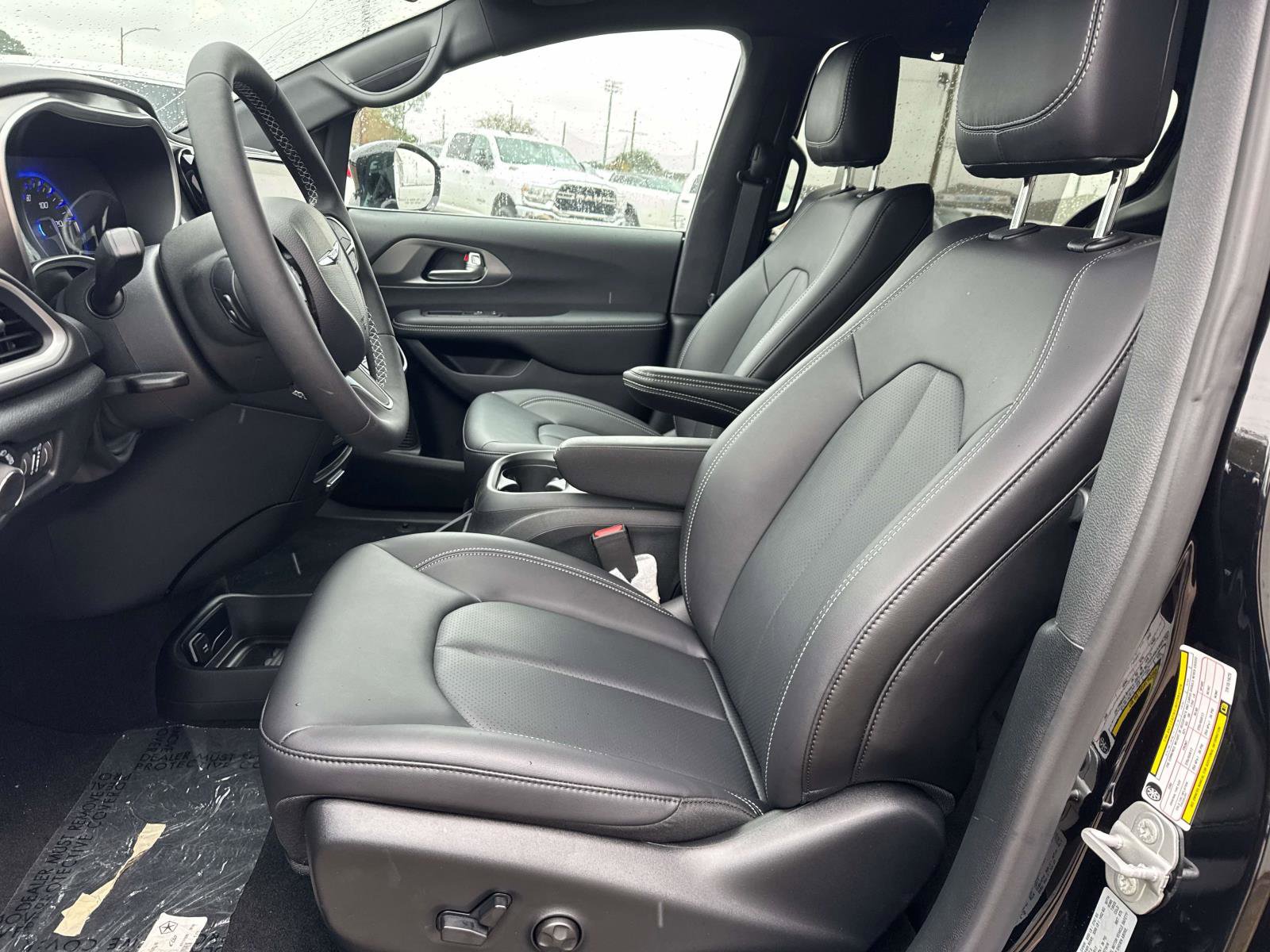 New 2026 Chrysler Voyager LX image 8