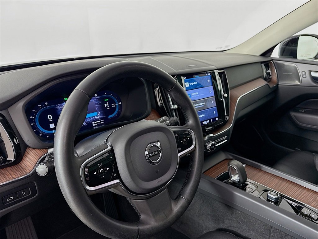 Used 2023 Volvo XC60 T8 Plus image 4
