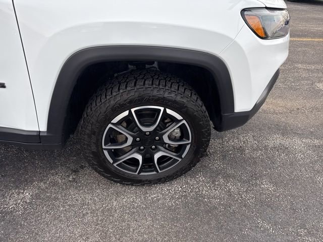 Used 2024 Jeep Compass Trailhawk AWD/4WD image 11