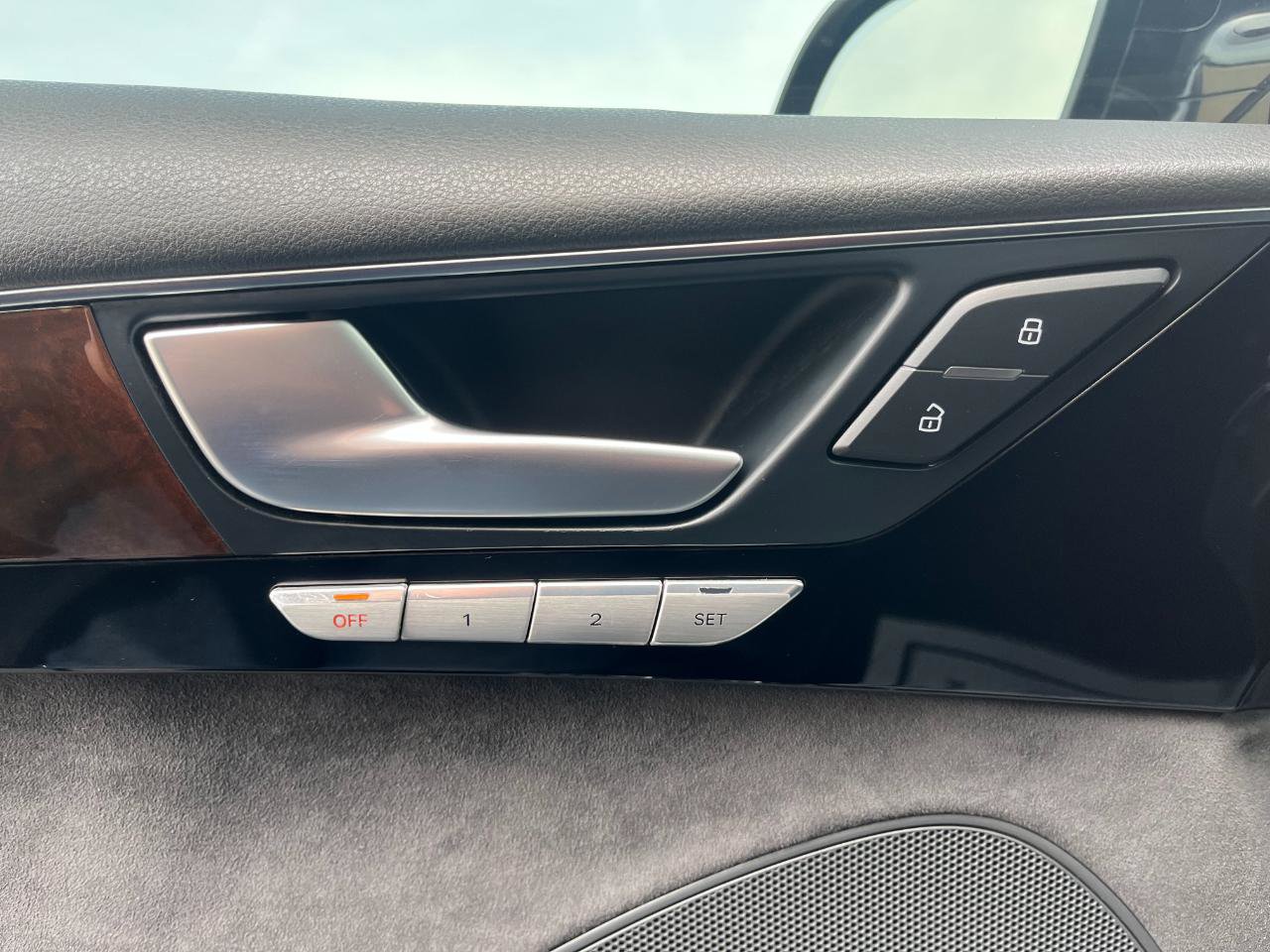 Used 2015 Audi A8 L TDI w/ Premium Package image 25