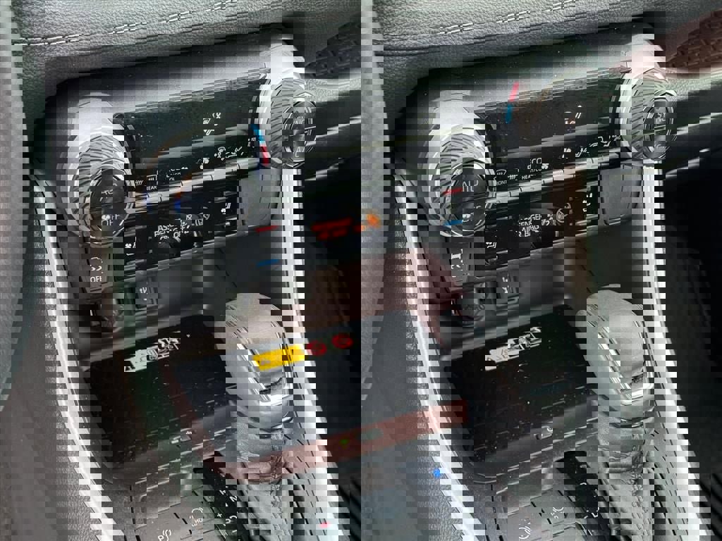 Used 2022 Toyota RAV4 Limited image 21