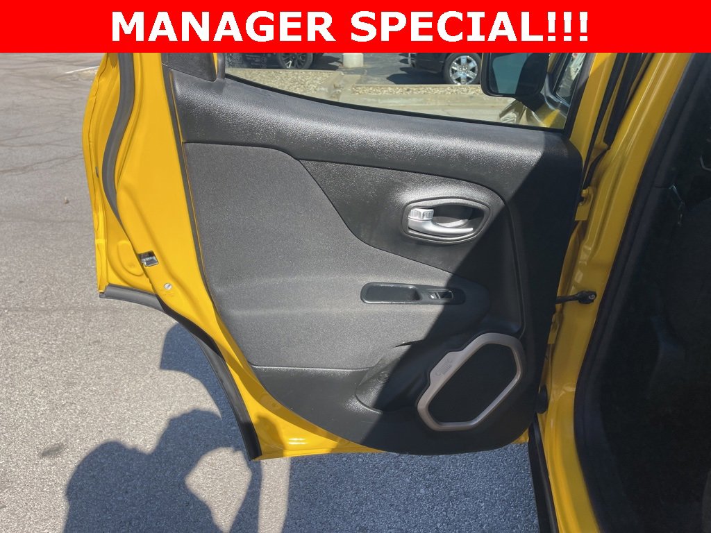 Used 2016 Jeep Renegade Latitude w/ Cold Weather Group image 15