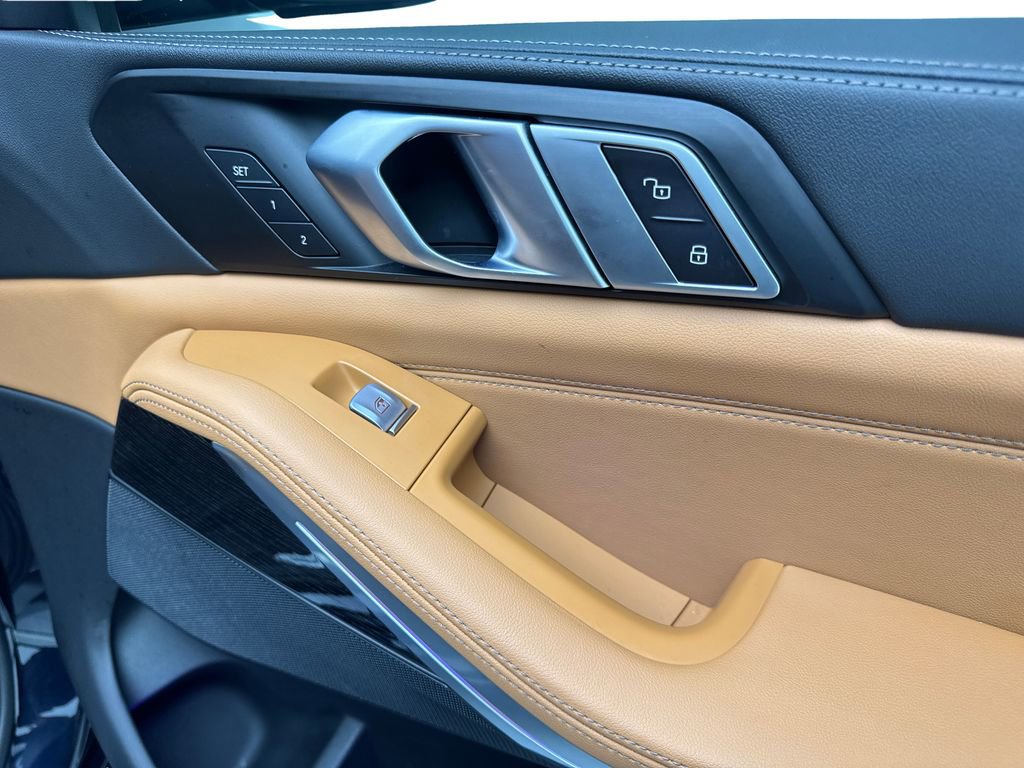 Used 2024 BMW X7 xDrive40i w/ M Sport Package image 54
