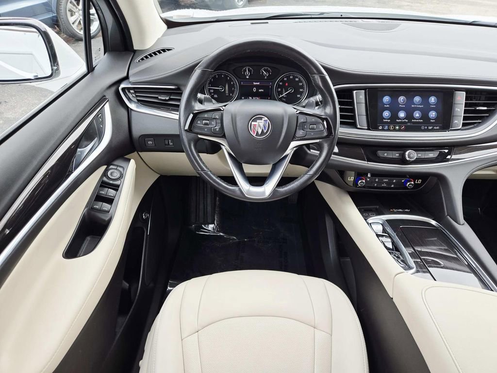 Used 2023 Buick Enclave Essence image 10
