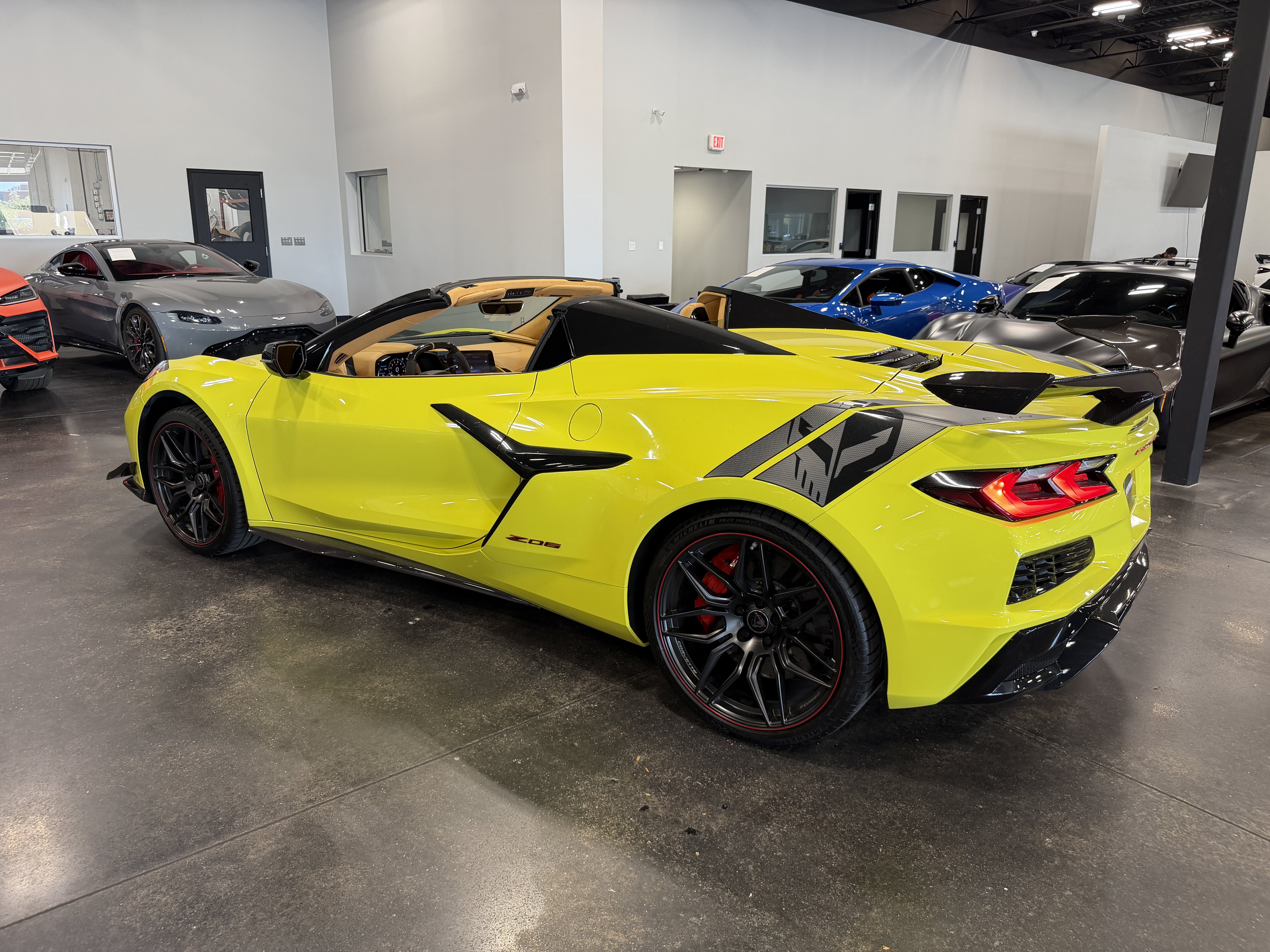 Used 2023 Chevrolet Corvette Z06 w/ Z07 Performance Package RWD image 5
