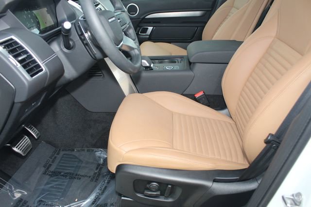 Used 2025 Land Rover Discovery Dynamic SE image 22