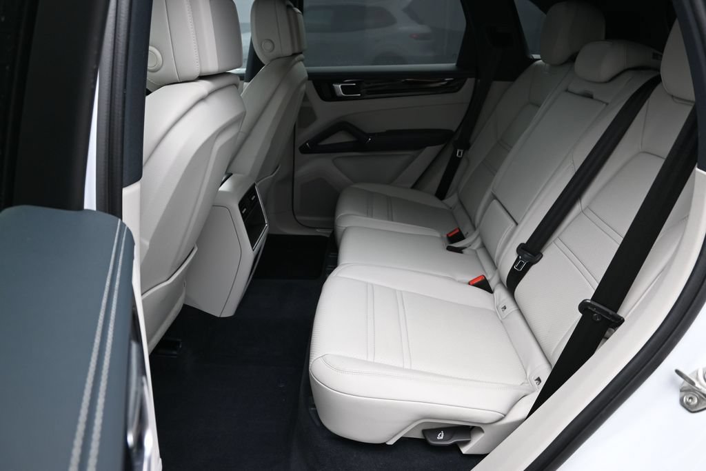 Certified 2023 Porsche Cayenne AWD/4WD image 17