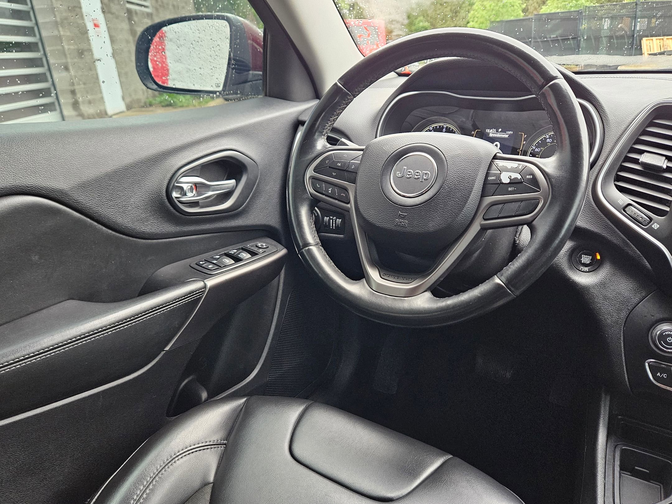 Used 2019 Jeep Cherokee Latitude Plus FWD image 9