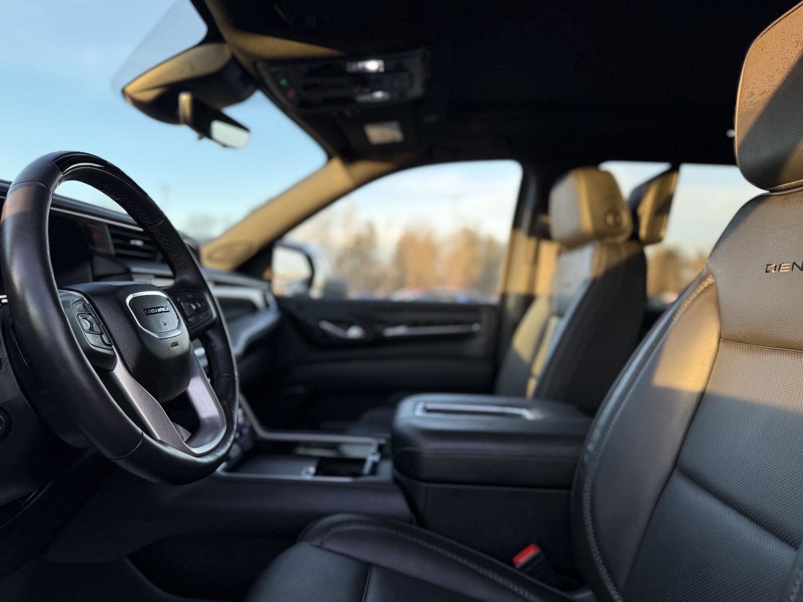 Used 2024 GMC Yukon Denali w/ Denali Reserve Package image 12
