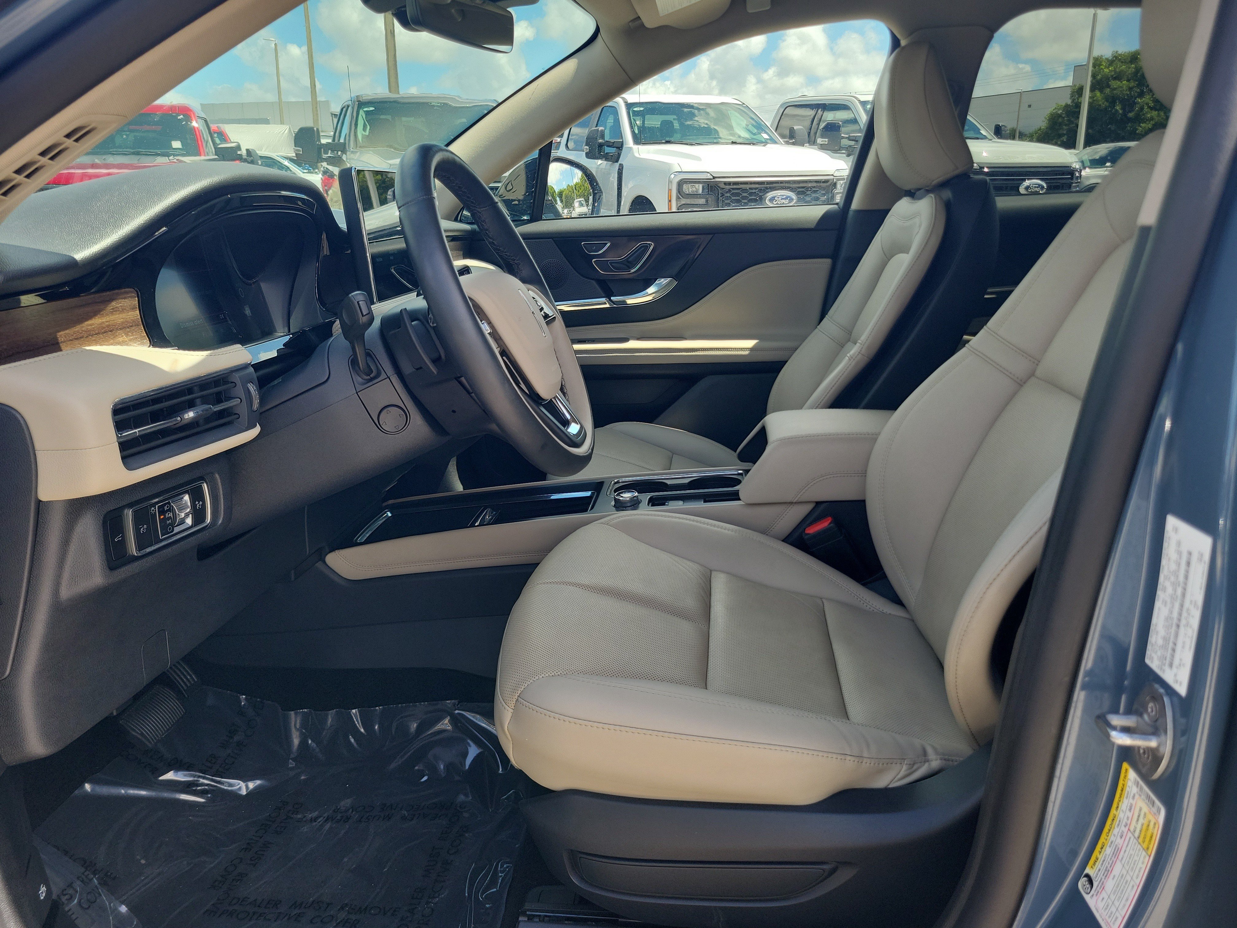 Used 2025 Lincoln Corsair Reserve FWD image 11