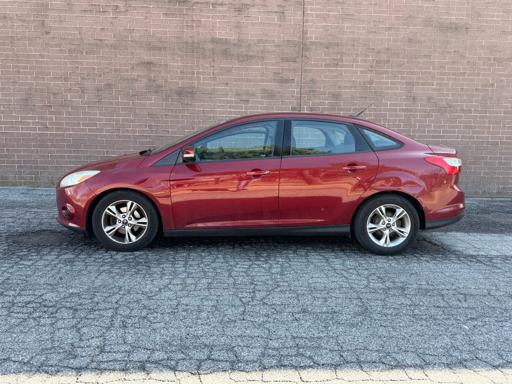 Used 2014 Ford Focus SE w/ SE Winter Package FWD image 2