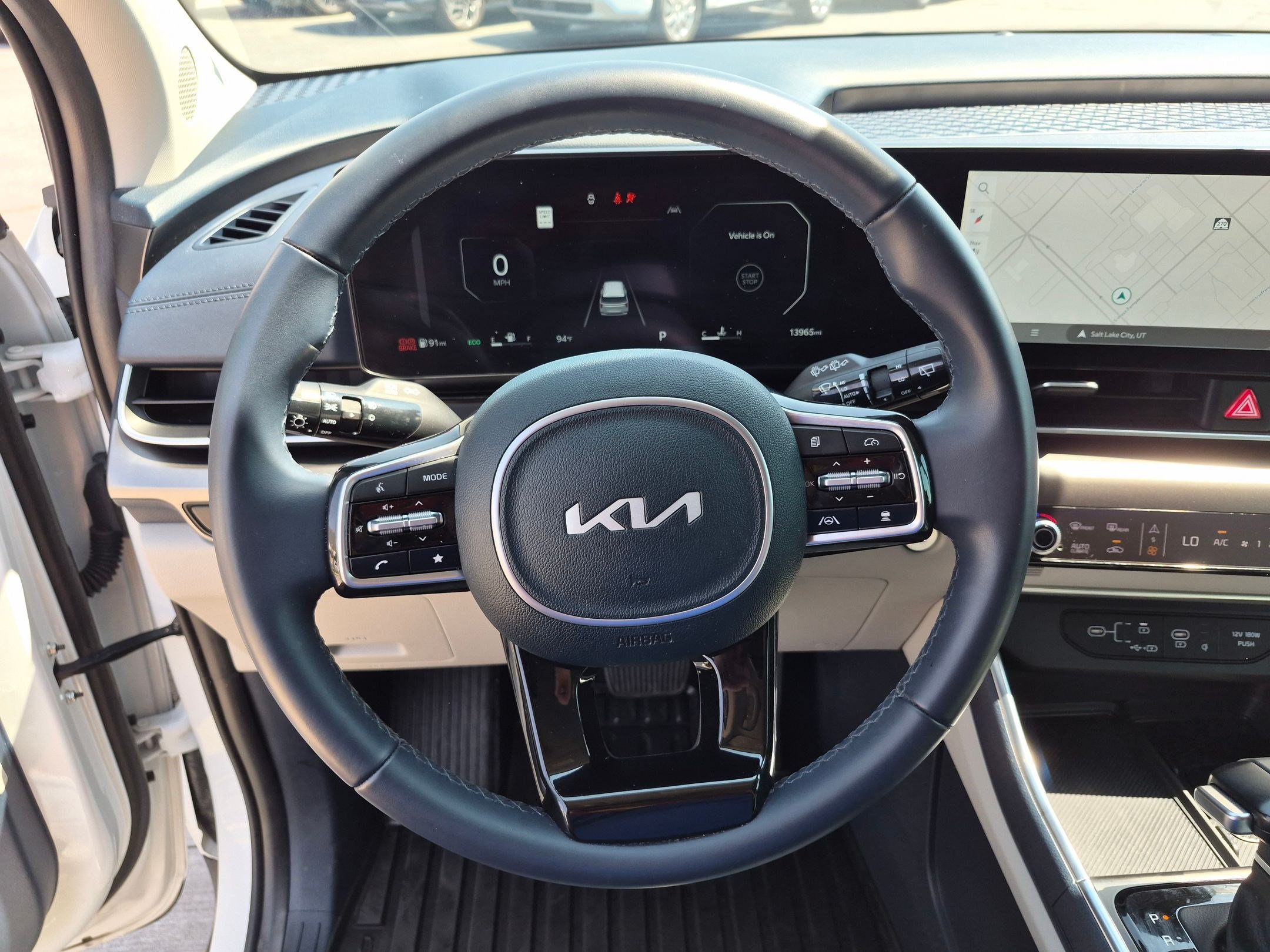 Used 2025 Kia Carnival SX w/ SX Dark Edition Package FWD image 18
