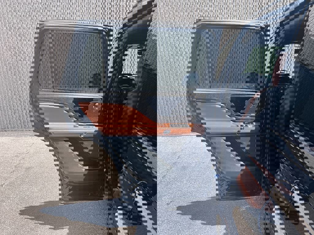 Used 2023 Lincoln Aviator Reserve w/ Jet Package image 16