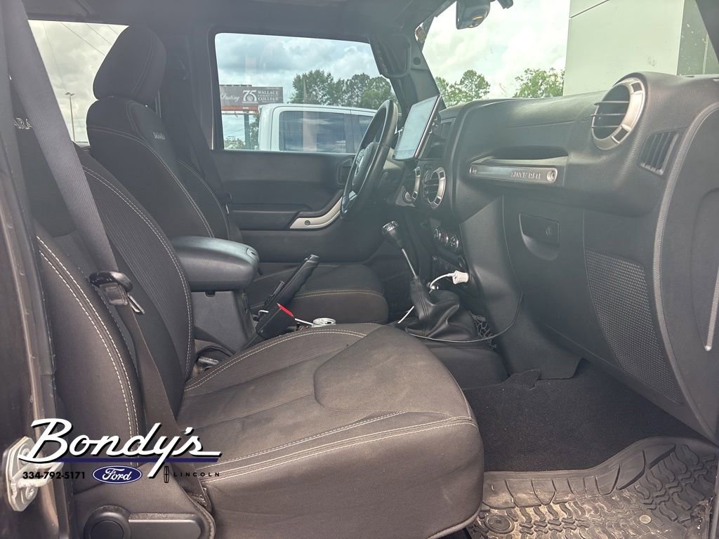 Used 2016 Jeep Wrangler Unlimited Sahara w/ Connectivity Group AWD/4WD image 5