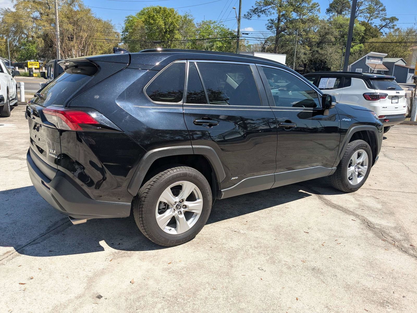 Used 2019 Toyota RAV4 XLE w/ Convenience Package image 4
