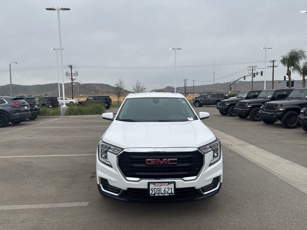 Used 2022 GMC Terrain SLE image 3
