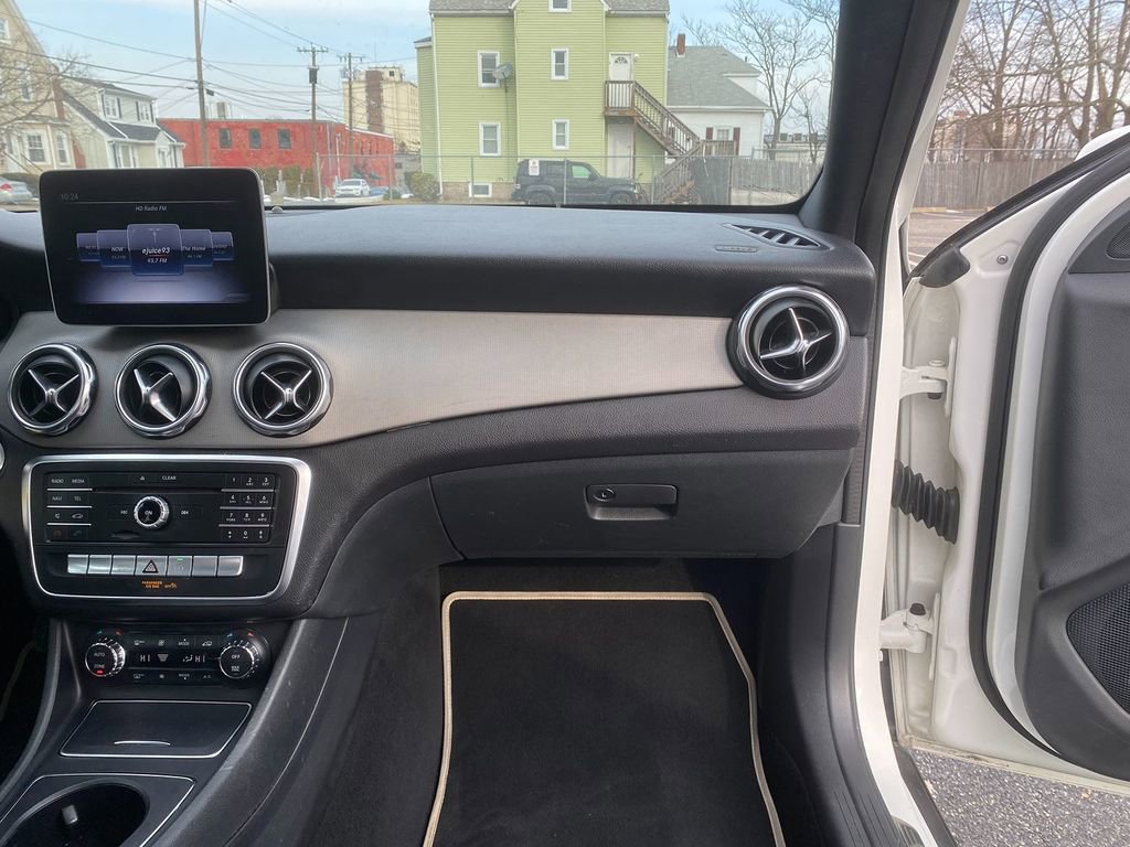 Used 2020 Mercedes-Benz GLA 250 w/ Convenience Package image 28