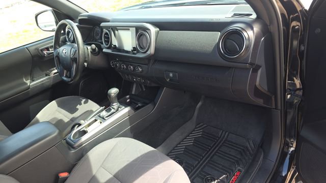 Used 2019 Toyota Tacoma TRD Sport image 29