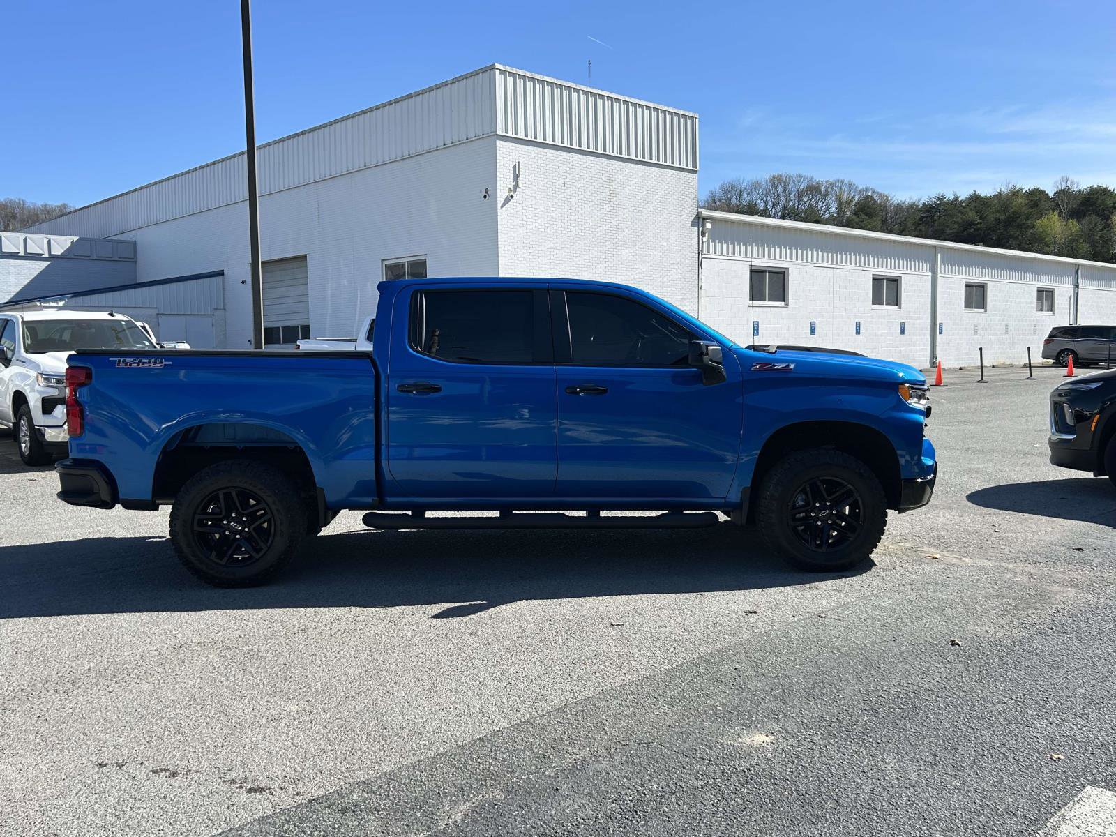 Used 2022 Chevrolet Silverado 1500 LT Trail Boss w/ LPO, Dark Essentials Package image 7