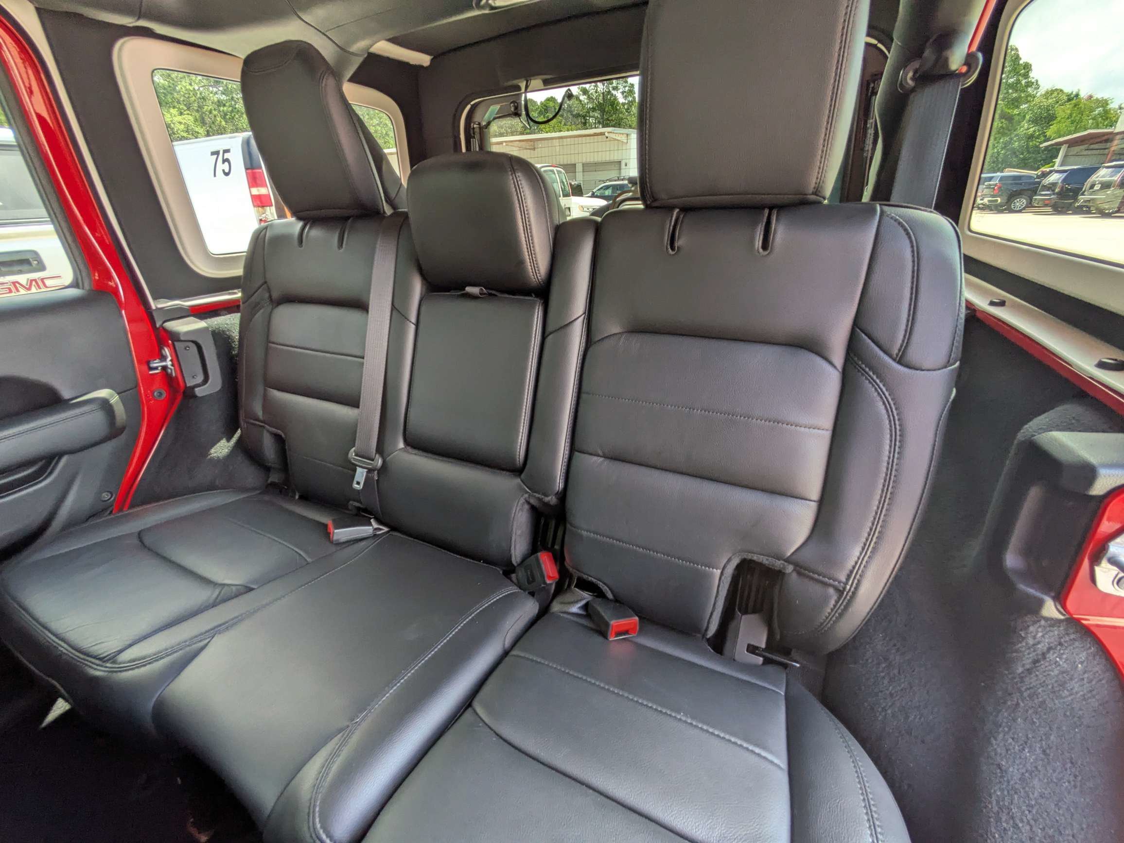 Used 2019 Jeep Wrangler Unlimited Sahara AWD/4WD image 8