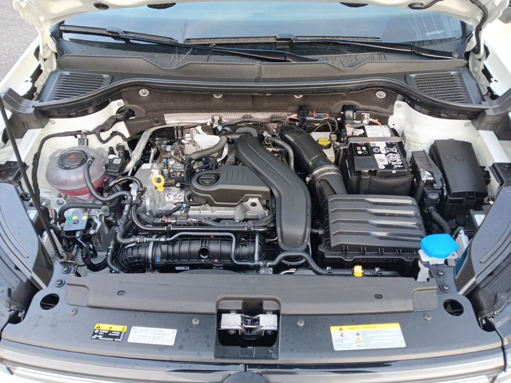 Used 2025 Volkswagen Taos SE image 20