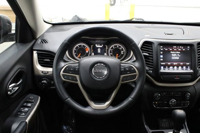 Used 2017 Jeep Cherokee Latitude w/ Comfort/Convenience Group image 24