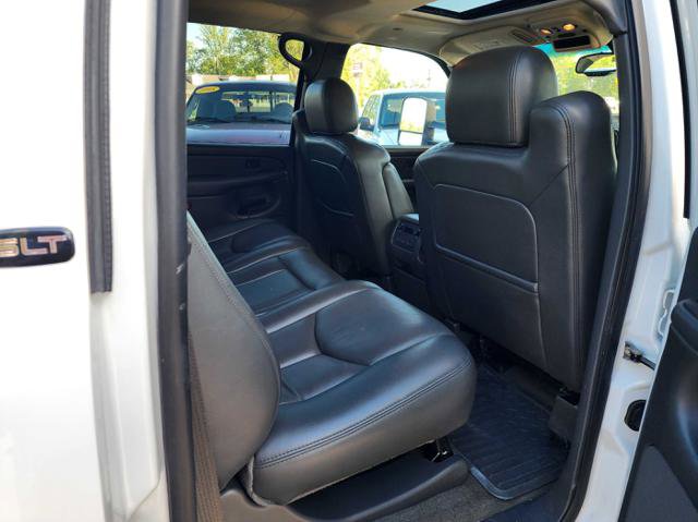 Used 2007 GMC Sierra 3500 SLT w/ Heavy-Duty Power Package AWD/4WD image 16