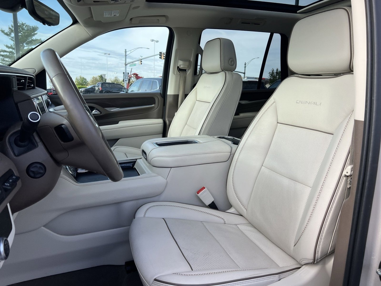 Used 2021 GMC Yukon Denali w/ Denali Premium Package image 21