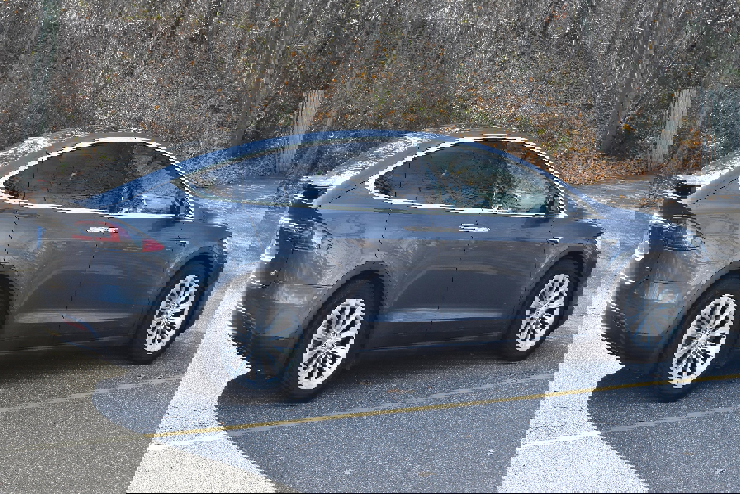 Used 2018 Tesla Model X 75D image 9