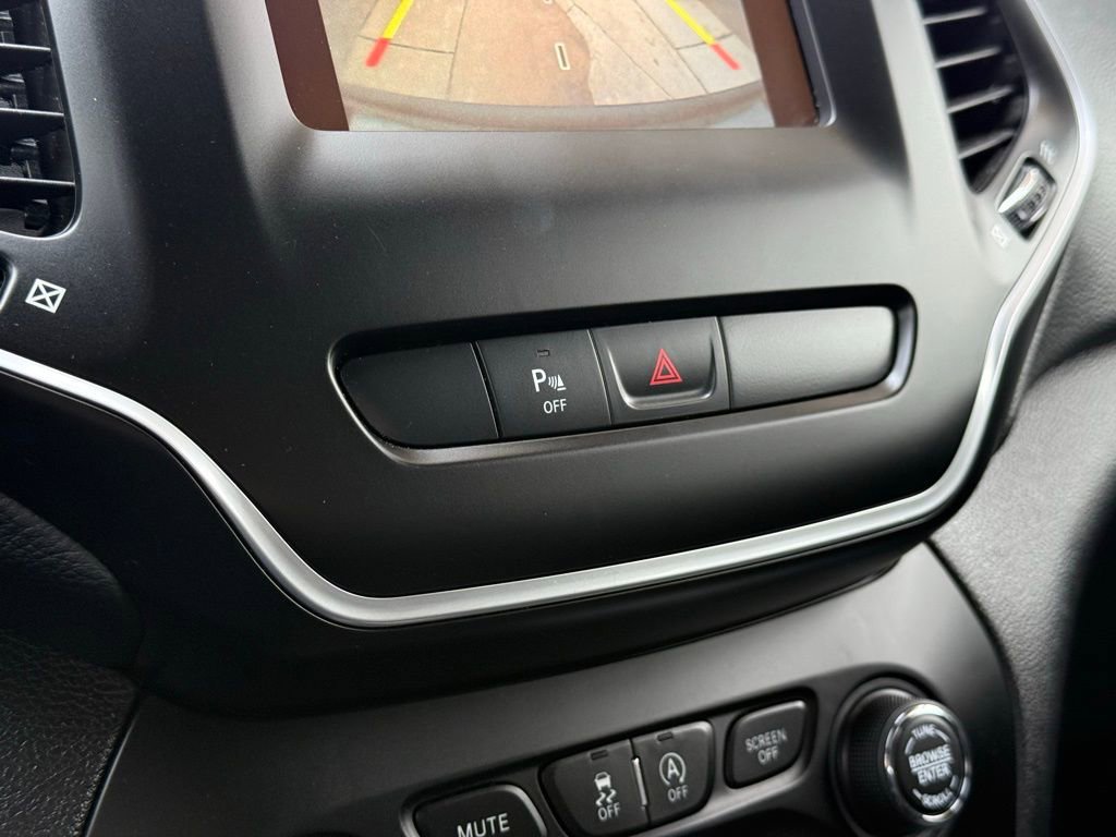 Used 2019 Jeep Cherokee Latitude Plus w/ Cold Weather Group image 21