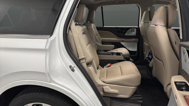 Used 2023 Lincoln Aviator Grand Touring w/ Equipment Group 301A AWD/4WD image 25